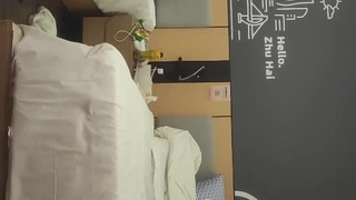拖鞋家居日韩AV-白皙皮肤呆萌小姐姐！情趣耳朵抓屌吸吮！头套男怼着骚穴猛操，骑乘姿势打桩机，无套内射。