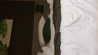拖鞋家居日韩AV-白皙皮肤呆萌小姐姐！情趣耳朵抓屌吸吮！头套男怼着骚穴猛操，骑乘姿势打桩机，无套内射。