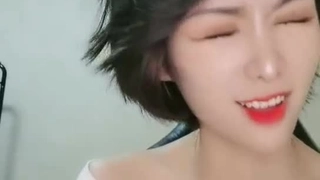 欧美日韩人妻激情-第一次与男友以外的男人在行使中车震!